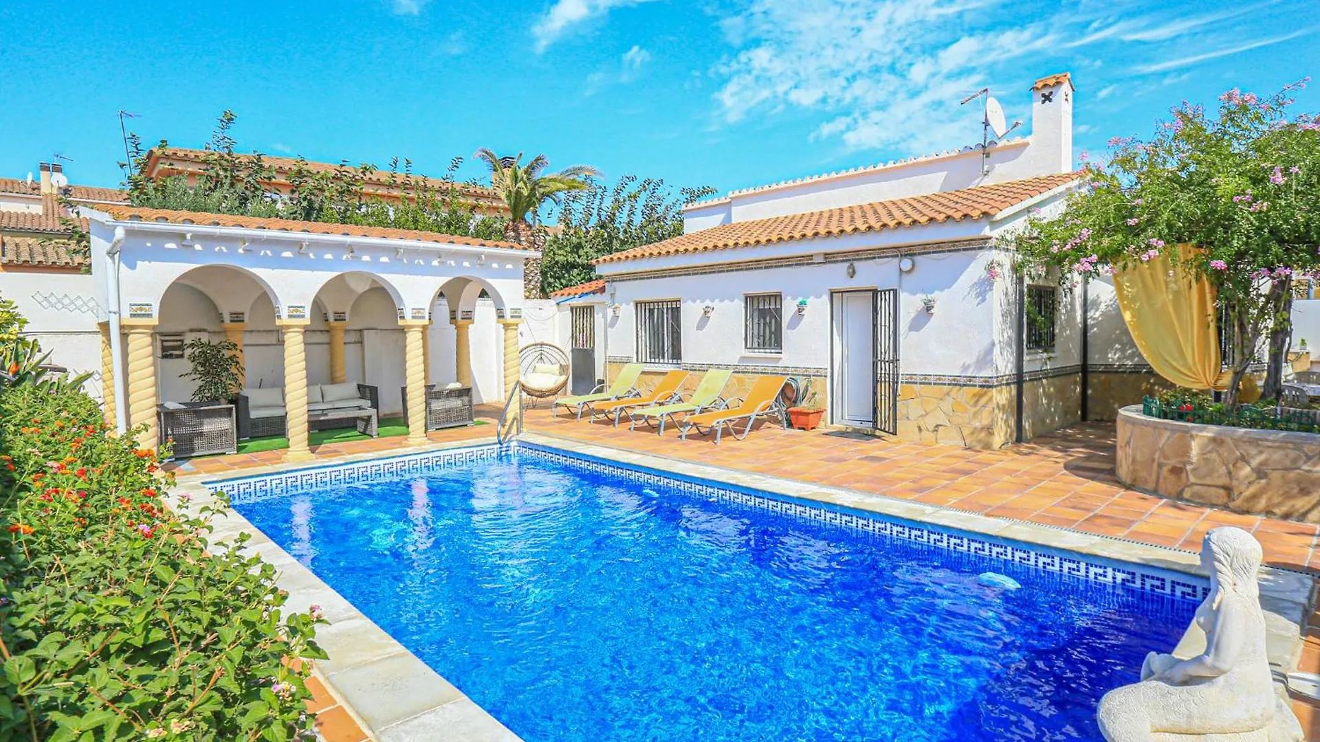 Casa Cordoba - Only Families contacts
